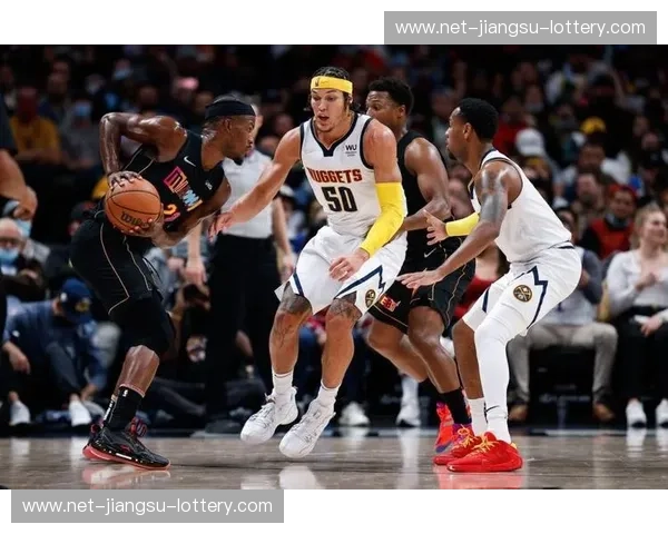 巅峰对决的艺术：重温湖人vs掘金国语回放中的铁血、智慧与传奇